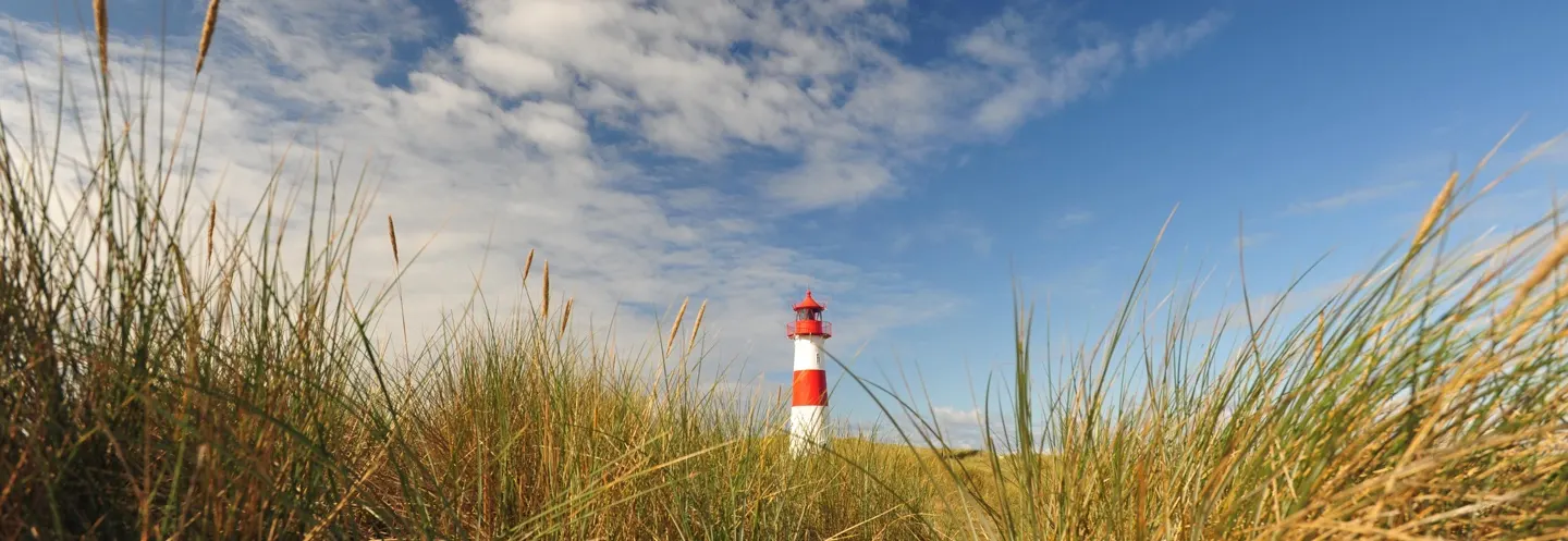 Dünenlandschaft mit Leuchtturm auf Sylt